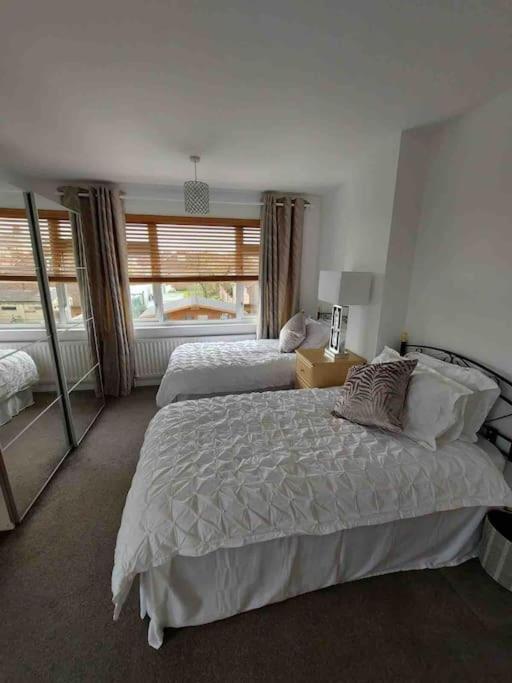 Modern 4 Bedroom House In Weymouth Sunny Corner Exterior foto